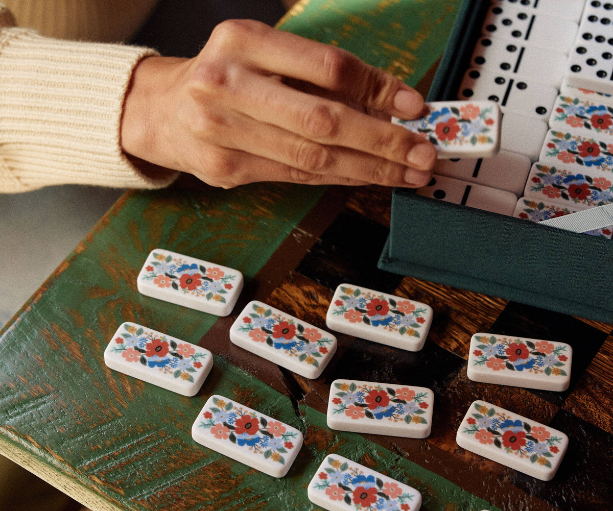 Strawberry Fields Dominoes Set